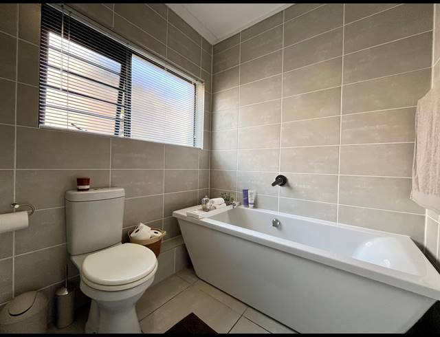 3 BEDROOM APARTMENT TO LET IN BALLITO CENTRAL